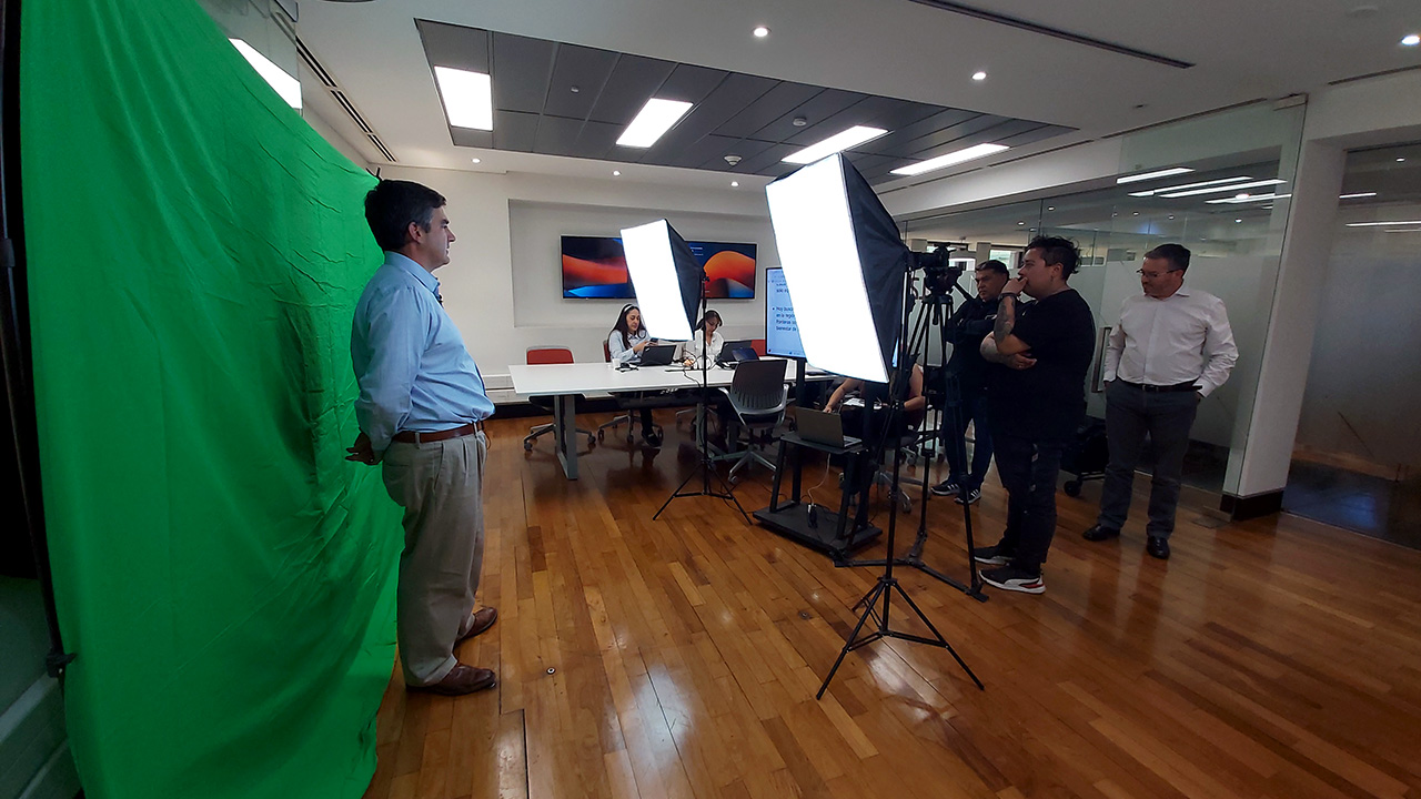 Casa Plan Producción de fotos y audio para video corporativo de AFP Habitat